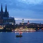 Haus Enteresan Hotel apartamentowy 3*